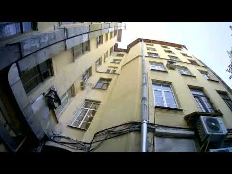 Видео: Питерские дворы-колодцы. Непарадная сторона центральных районов Санкт-Петербурга.