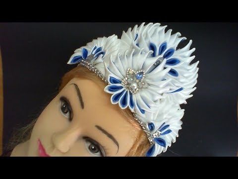Видео: DIY/МК/ Как сделать новгоднюю корону из острых лепестков канзаши в бело-синих тонах