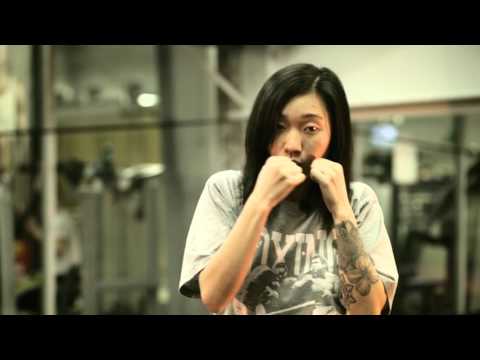 Видео: #1 Стойка и удары в кикбоксинге. Ольга Ким.