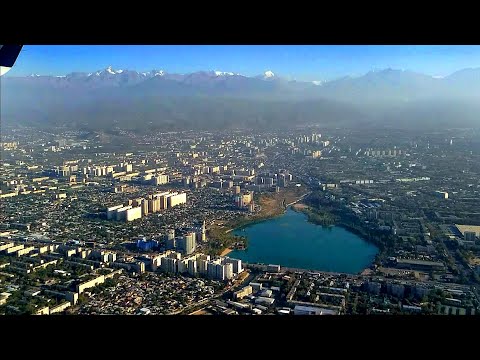 Видео: Алматы. Вид при заходе на посадку (сентябрь-2021). / Almaty. Approach view (September-2021).