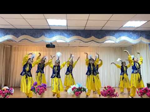 Видео: «Ерке-Наз» би тобы. Қазақ биі «Сылқылдақ»