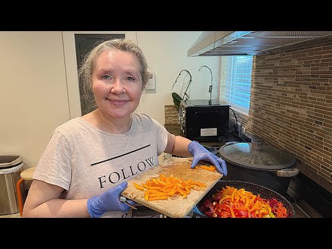 Видео: Живой борщ ! Пипонька варит ! 