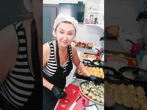 Видео: Банкет.Шпинатный рулет.куриные палочки.Сельдь на хлебушке и пр