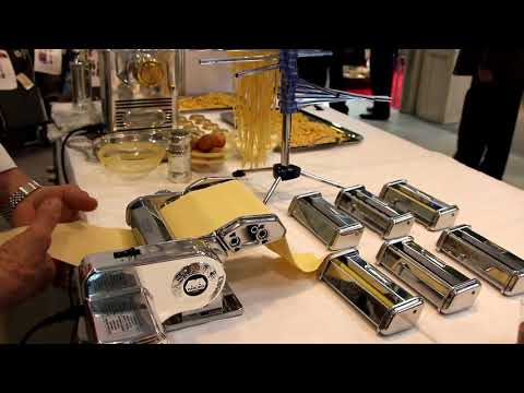 Видео: Atlas 150 с двигателем - раскатываем тесто и делаем равиоли