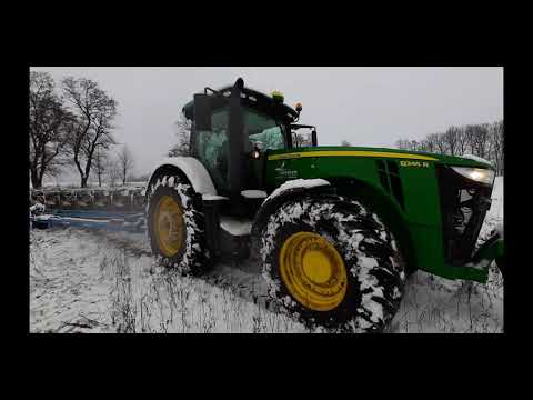 Видео: Пашем целину зимой John Deere 8345R