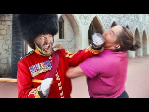 Видео: Когда королевские гвардейцы ВЫХОДЯТ из СЕБЯ