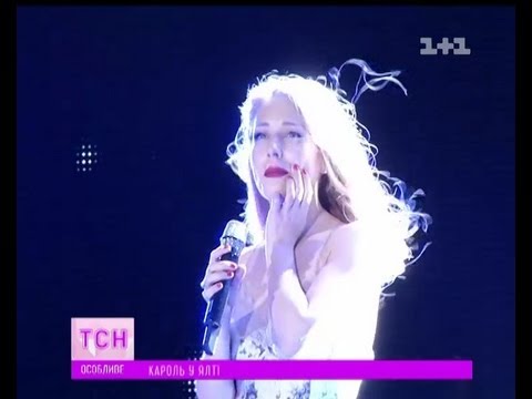 Видео: Тіна Кароль розплакалася на сцені в Ялті
