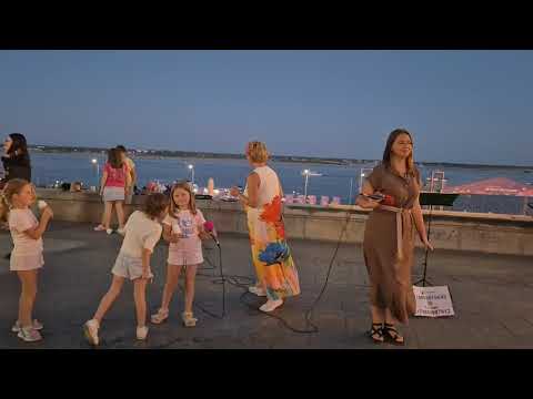 Видео: "Плывёт веночек" -Анна Егорова 