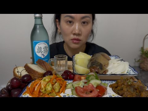 Видео: ПЯТНИЧНЫЙ МУКБАНГ| ИСТОРИЯ ЛЮБВИ МОИХ РОДИТЕЛЕЙ♥️♥️♥️|КОРЕЙСКАЯ ВОДКА И СКУМБРИЯ