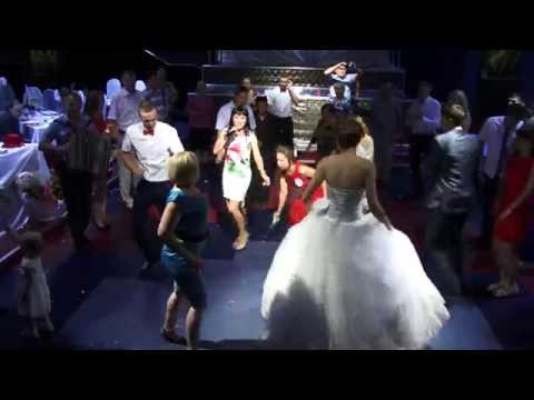 Видео: Чăваш тамадисем юрлаççĕ.   "Хĕлхем"