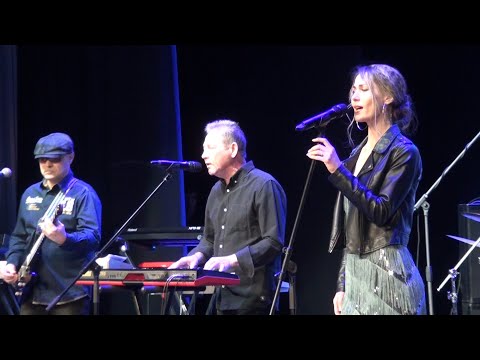 Видео: У берёз и сосен (Ю. Антонов - И. Шаферан) - cover. ВИА "ДК Цементник" . Парад коломенских ВИА.