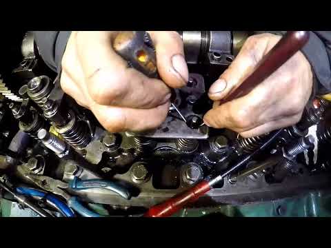 Видео: Замена сальников клапанов на вольво d12d.