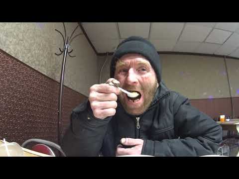 Видео: АРХИВ / Один день среди бомжей / Рыжик в столовой!