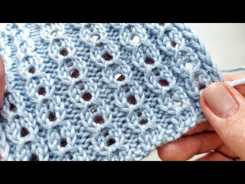 Видео: Ажурный узор спицами на основе резинки 2 на 3 💥 Для шапок, носков, шарфов