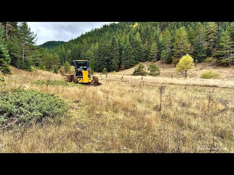 Видео: Справился ли грейдер Deere 670 с мягкой почвой? Под разными углами. #грейдер #автогрейдер
