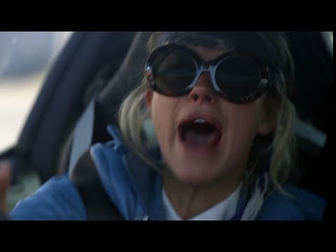 Видео: Тоби Маршалл объезжает пробку. Жажда скорости (2014).