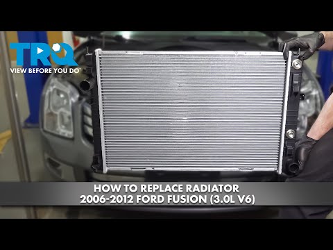 Видео: Как заменить радиатор Ford Fusion (3.0L V6) 2006-2012 гг.