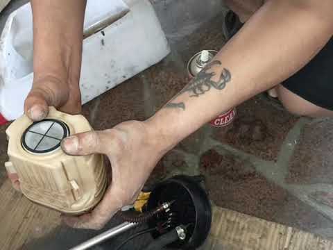 Видео: Замена бензонасоса гольф 3