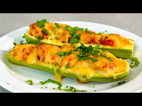 Видео: ДУЖЕ ПРОСТИЙ РЕЦЕПТ КАБАЧКІВ З КУРКОЮ ТА СИРОМ