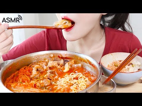 Видео: Кимчи Джиджи моей бабушки с широкой стеклянной лапшой ест ASMR _ Realsound Mukbang Foodshow