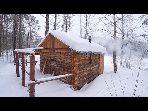 Видео: НАШЁЛ НОВУЮ ИЗБУ, ВДАЛИ ОТ ЦИВИЛИЗАЦИИ, ЖИВУ ОДИН В ЛЕСУ
