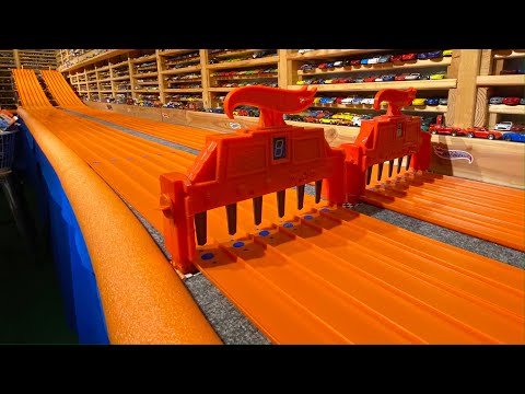Видео: 12-полосная дрэг-гонка Hot Wheels