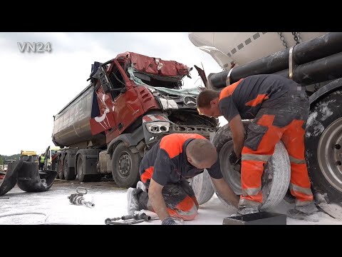 Видео: 17-05-2022 - VN24 - Прицеп самосвала врезался в силосную башню в конце пробки