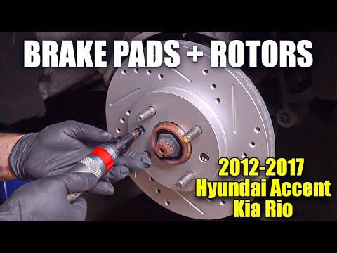 Видео: Простая замена тормозных колодок и роторов на Hyundai Accent + Kia Rio 2012-2017 годов выпуска