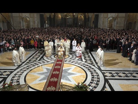 Видео: Божићна Литургија у Храму Светог Саве