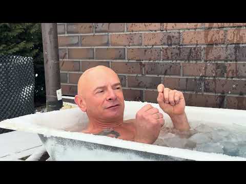 Видео: Как начать легко закаливаться.