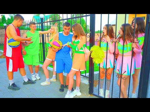 Видео: НОВИ ГИМНАЗИСТКИ в училище! Новаци VS мажоретки Challenge