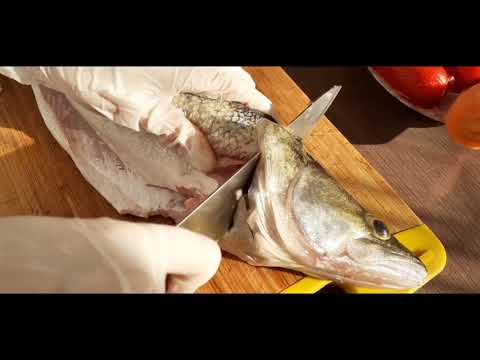 Видео: Рыба припущенная на овощной подушке