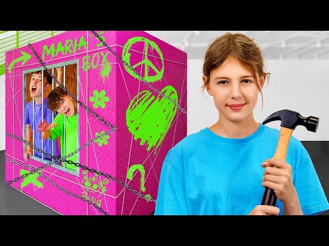 Видео: Я заперла мальчишек в НЕПРОБИВАЕМУЮ коробку! 😱🔒📦