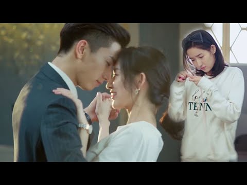 Видео: Генеральный директор танцевал с Синдереллой и предложил ей.  Она перестала греться.