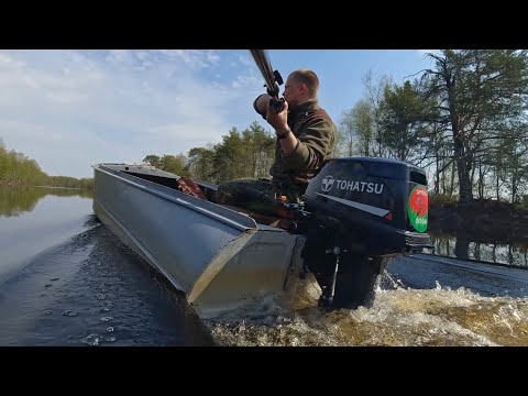 Видео: ВСТРЕТИЛ МЕДВЕДЕЙ.12 ЧАСОВ НА РЕКЕ. ОБКАТЫВАЮ НОВЫЙ МОТОР Tohatsu M18E2. ЛОДКА КАЗАНКА И ТОХАТСУ 18.