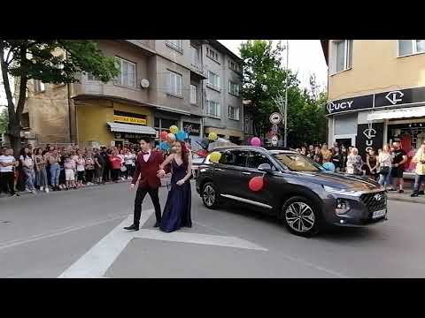 Видео: Абитуриентите на СУ "Св. Климент Охридски" Троян, 25.05.2021 г.