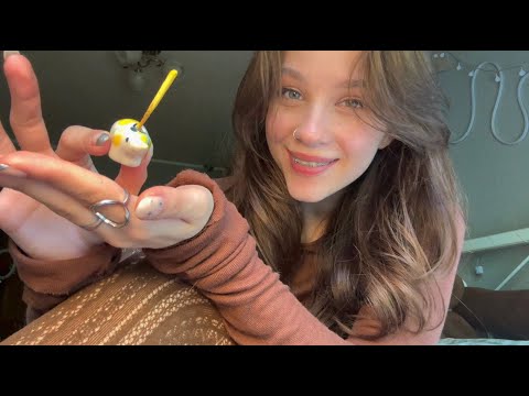 Видео: ASMR lofi -`♡´-  Скретчинг Одежды, Таппинг, Обзорчики °❀⋆.ೃ࿔*:･
