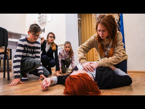 Видео: УЧИЛКА ПОТЕРЯЛА СОЗНАНИЕ!!!