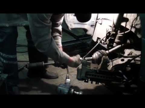 Видео: TOYOTA HARRIER   замена наружнего  шруса  (гранаты_