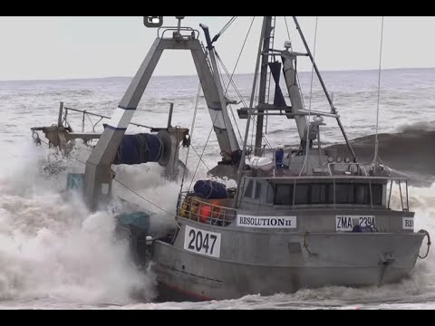 Видео: Грубый, затопленный и беспощадный — береговая охрана против Серого Бара!