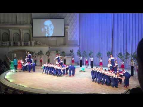 Видео: Хореографическая картина "Праздник труда". Балет Игоря Моисеева.