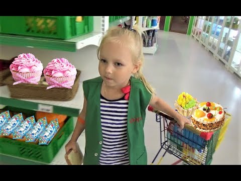 Видео: Алиса работает МОДЕЛЬЮ !!! Алиса играет в детском развлекательном центре Минополис