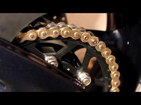 Видео: Yamaha FZ1 "Серый волк" - Замена звезд и цепи. Часть 3