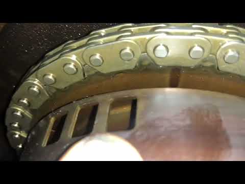 Видео: Додж Рам 5,7 л замена распредвала и компенсаторов.