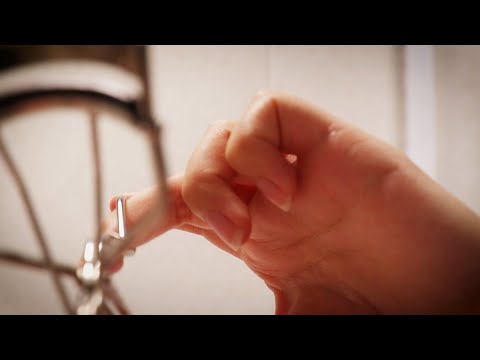 Видео: ASMR на iPhone: Сделаю тебе макияж на экране