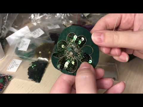 Видео: Брошь клевер.Вышивка пайетками и канителью.Брошь без бисера.