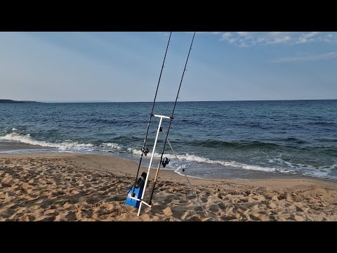 Видео: Риболов на илария с тапички от плажа.