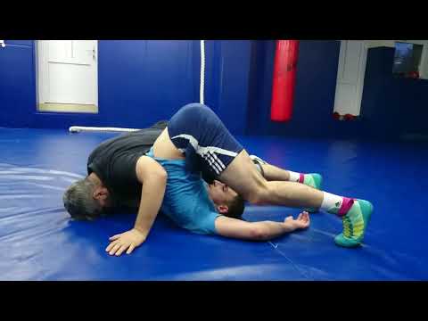 Видео: Приемы в партере, как надо отключать и  переворачивать противника.