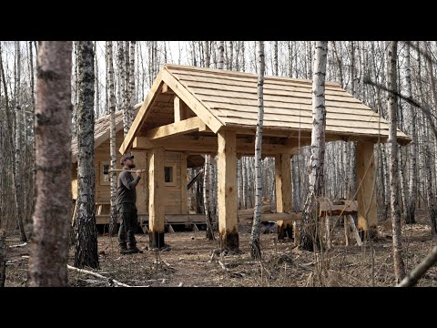 Видео: Самая большая мастерская сарая из тесаных бревен, изготовление ручными инструментами в пустыне