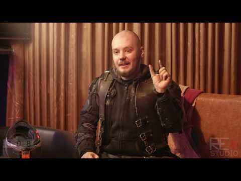 Видео: Глава 1. Часть 04. Правильное положение рук мотоциклиста. Регулировка руля